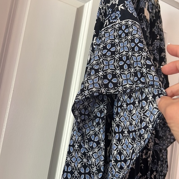 Ann Taylor Loft blue and navy print kimono. - Picture 4 of 4